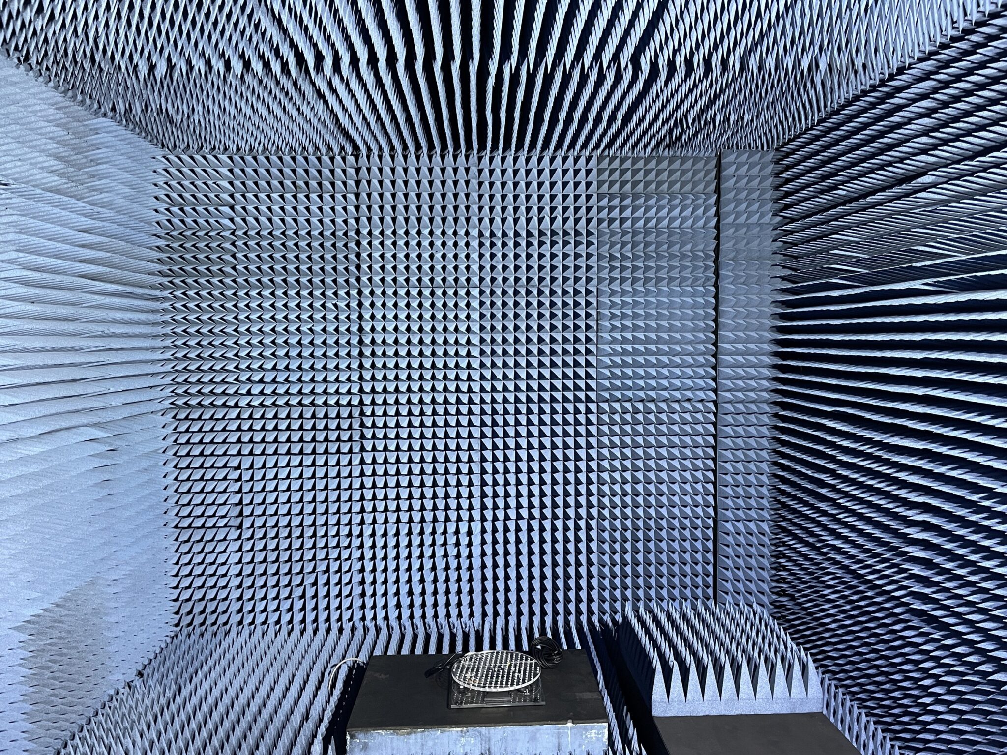 電波暗室を拡張しました. | 富山大学 渡邉研究室